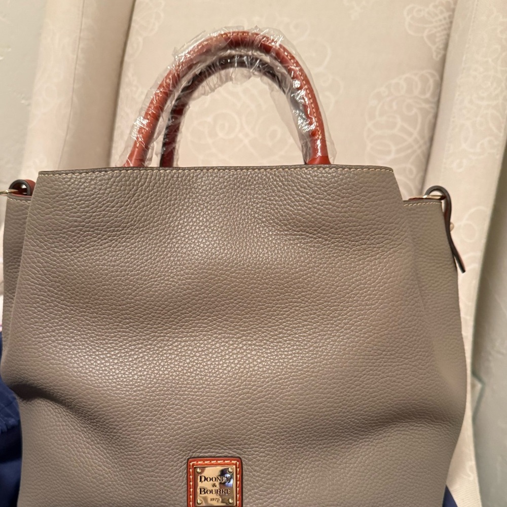 Dooney & Bourke Large Barlow Purse - Picture 13 of 13